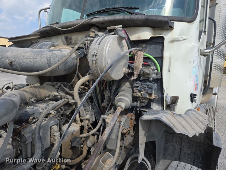 image for item EJ7513 2006 Mack CXN semi truck