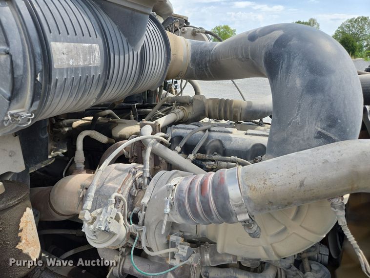 image for item EJ7513 2006 Mack CXN semi truck