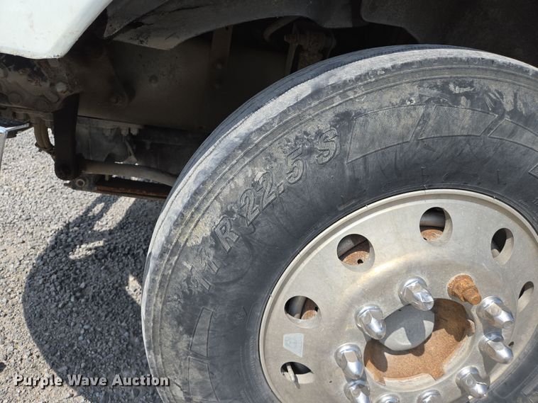 image for item EJ7513 2006 Mack CXN semi truck