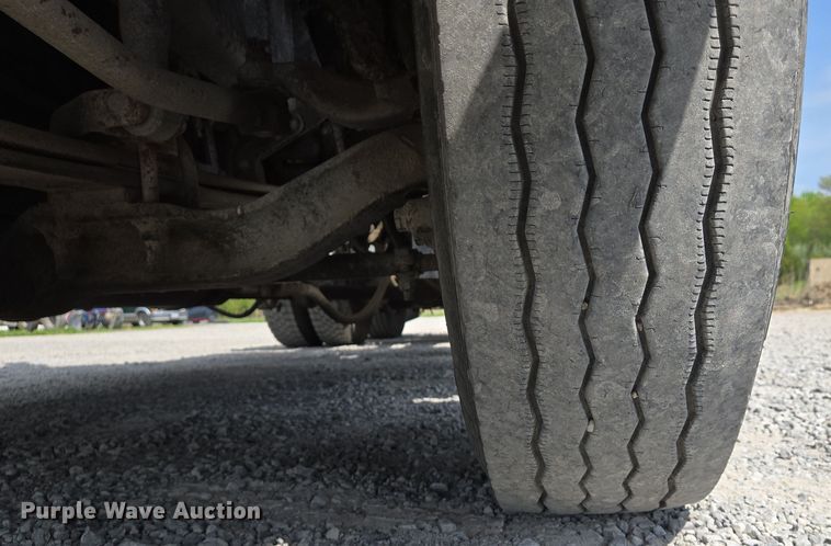 image for item EJ7513 2006 Mack CXN semi truck