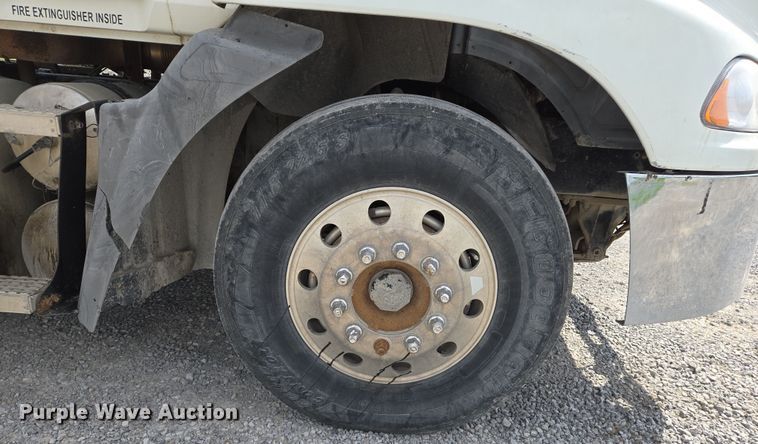 image for item EJ7513 2006 Mack CXN semi truck