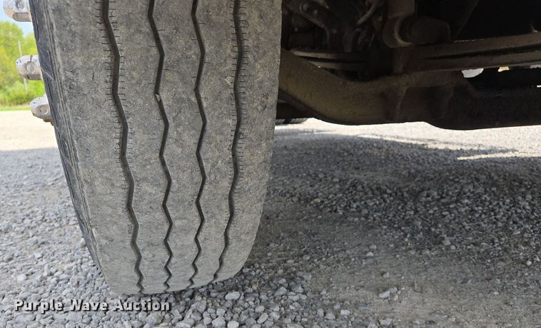 image for item EJ7513 2006 Mack CXN semi truck