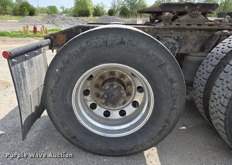 image for item EJ7513 2006 Mack CXN semi truck