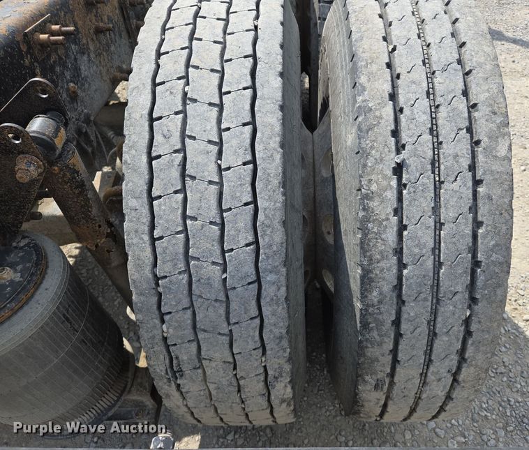 image for item EJ7513 2006 Mack CXN semi truck