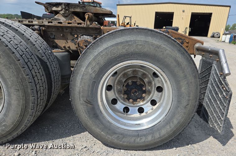 image for item EJ7513 2006 Mack CXN semi truck