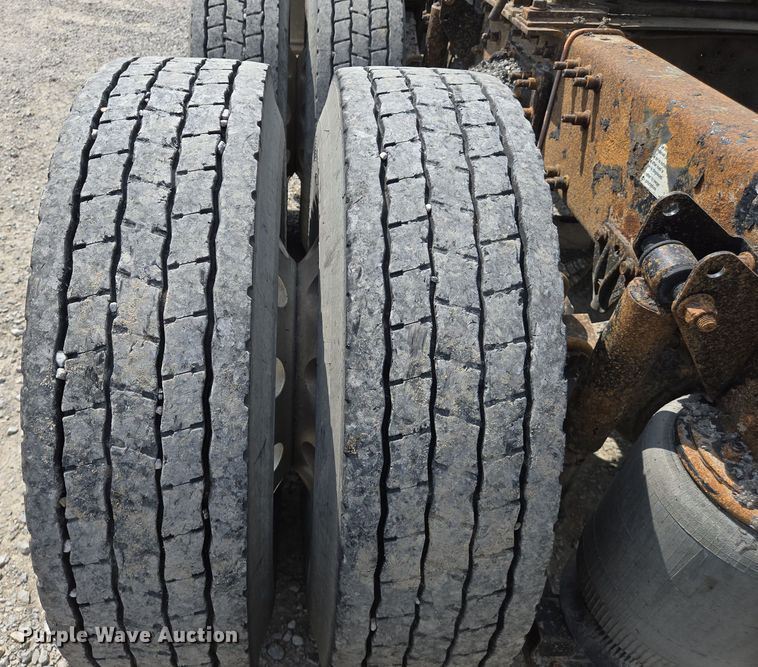 image for item EJ7513 2006 Mack CXN semi truck