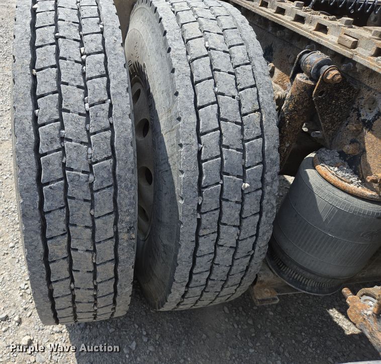 image for item EJ7513 2006 Mack CXN semi truck