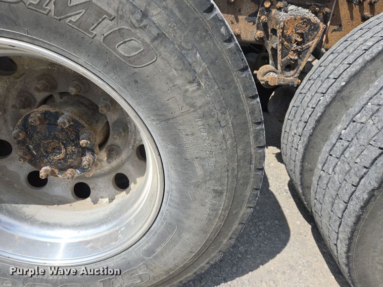 image for item EJ7513 2006 Mack CXN semi truck