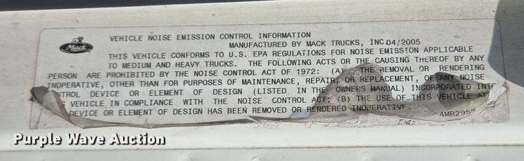 image for item EJ7513 2006 Mack CXN semi truck