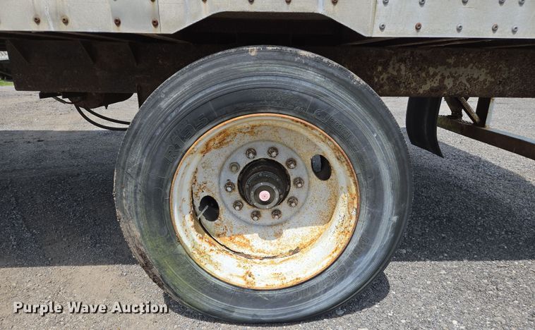 image for item EJ7515 1995 Monon dry van trailer