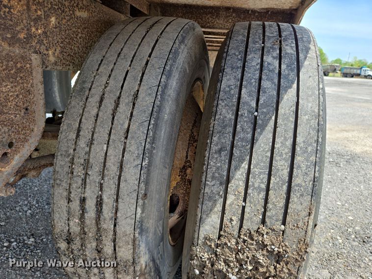 image for item EJ7515 1995 Monon dry van trailer