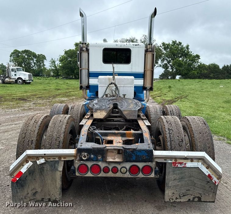 image for item EJ8765 1995 Peterbilt 378 semi truck