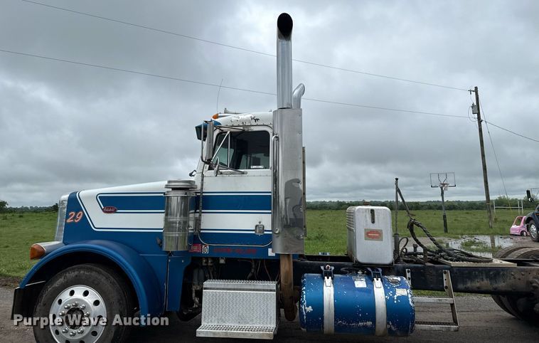 image for item EJ8765 1995 Peterbilt 378 semi truck