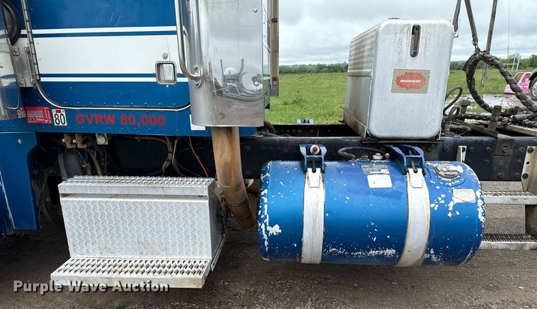 image for item EJ8765 1995 Peterbilt 378 semi truck