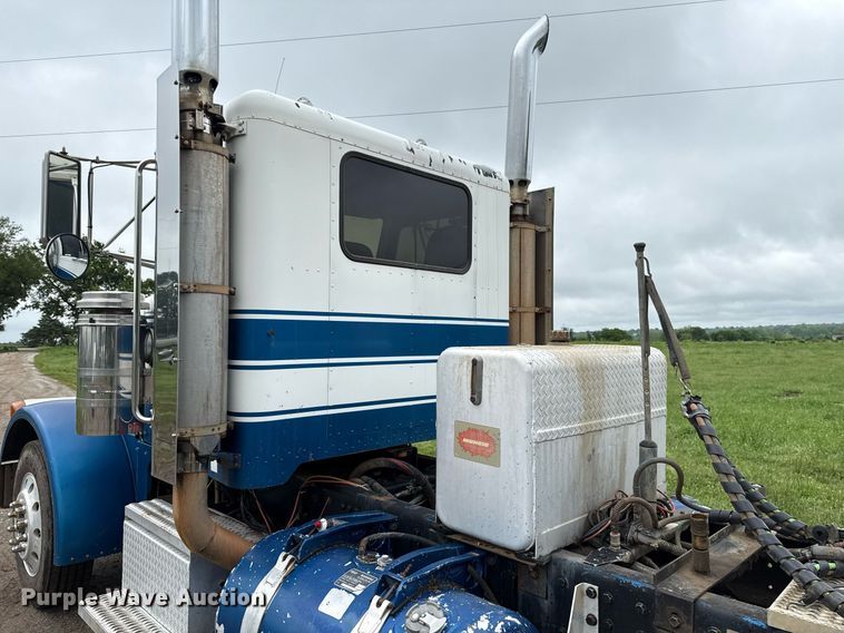 image for item EJ8765 1995 Peterbilt 378 semi truck