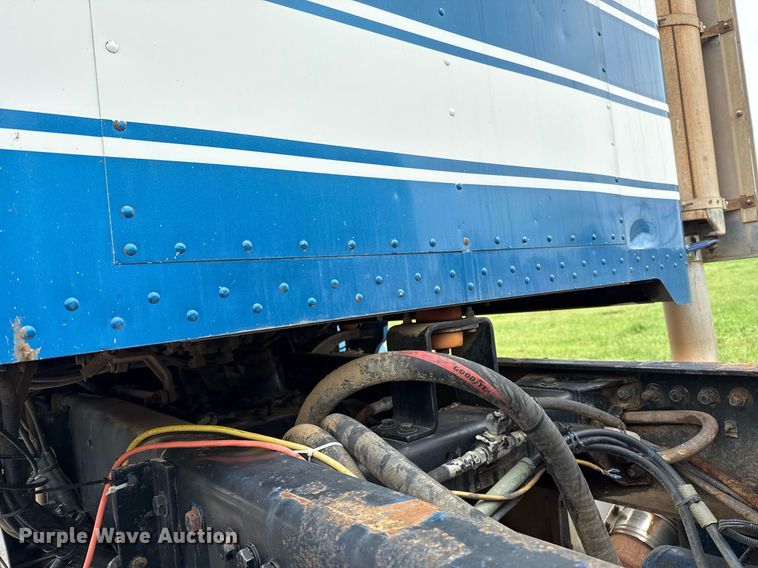 image for item EJ8765 1995 Peterbilt 378 semi truck