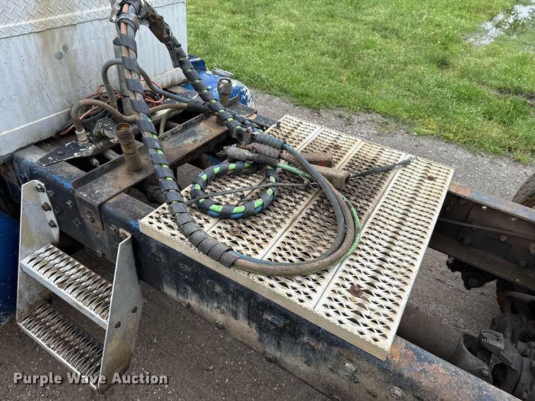 image for item EJ8765 1995 Peterbilt 378 semi truck