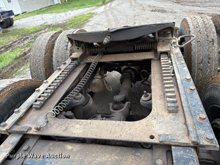 image for item EJ8765 1995 Peterbilt 378 semi truck