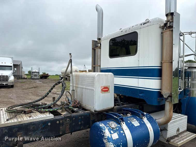 image for item EJ8765 1995 Peterbilt 378 semi truck