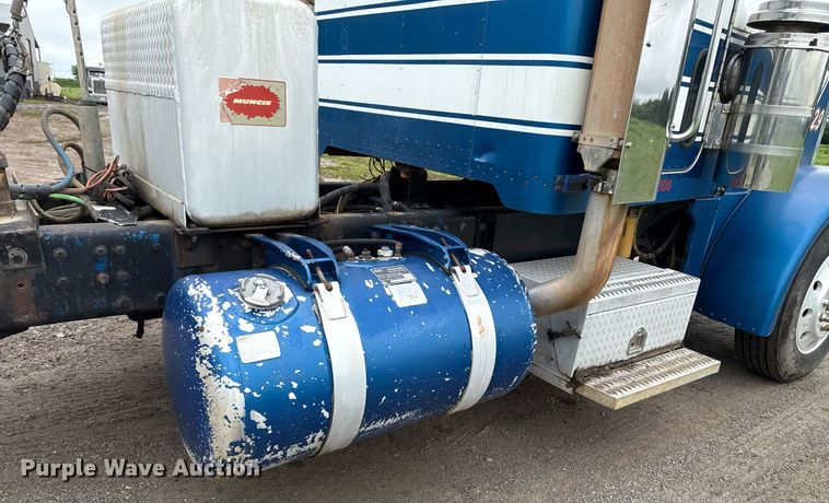 image for item EJ8765 1995 Peterbilt 378 semi truck