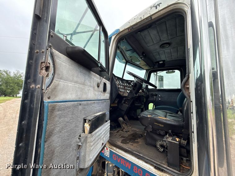 image for item EJ8765 1995 Peterbilt 378 semi truck