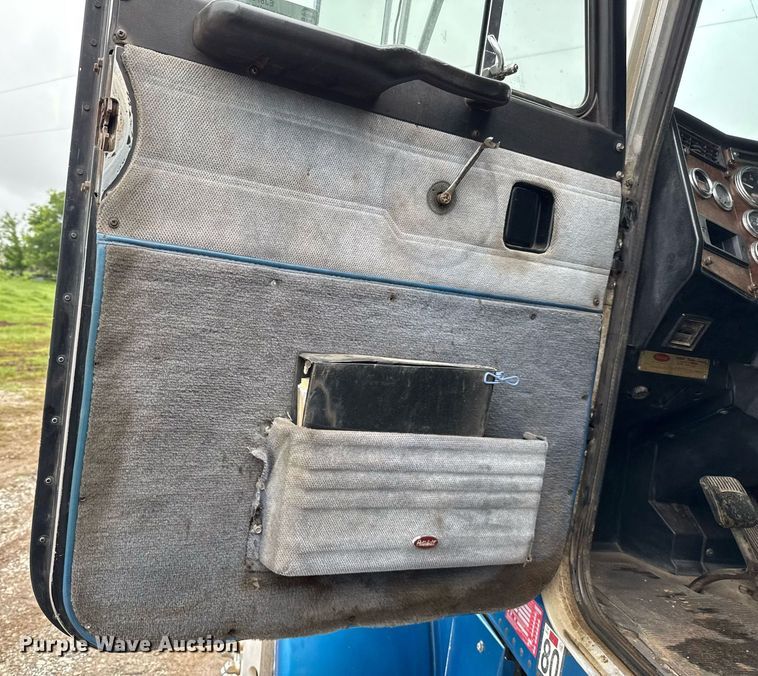 image for item EJ8765 1995 Peterbilt 378 semi truck