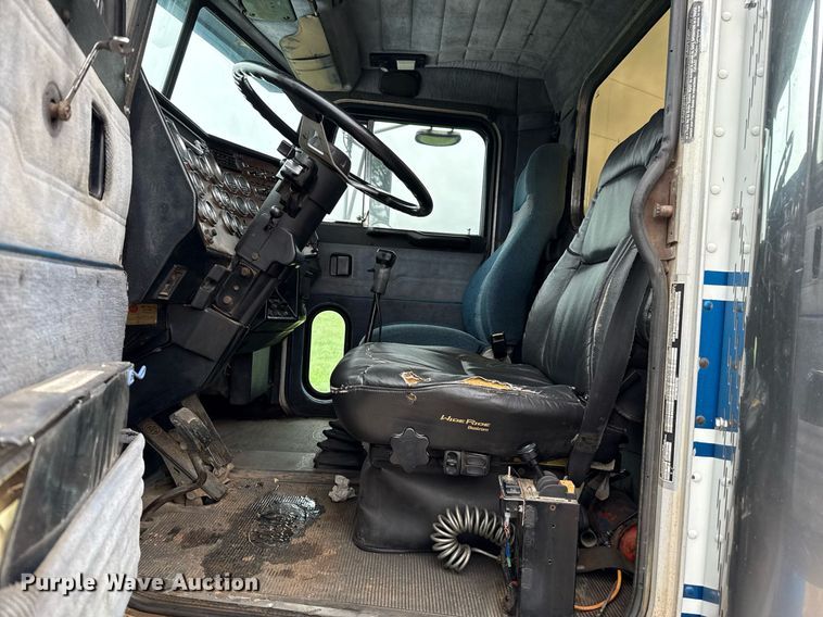 image for item EJ8765 1995 Peterbilt 378 semi truck