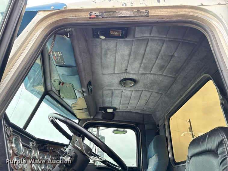 image for item EJ8765 1995 Peterbilt 378 semi truck