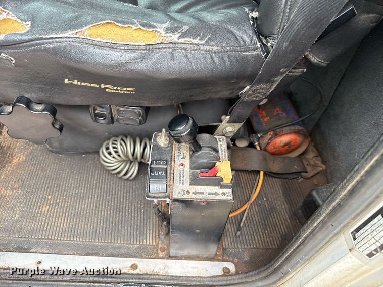 image for item EJ8765 1995 Peterbilt 378 semi truck