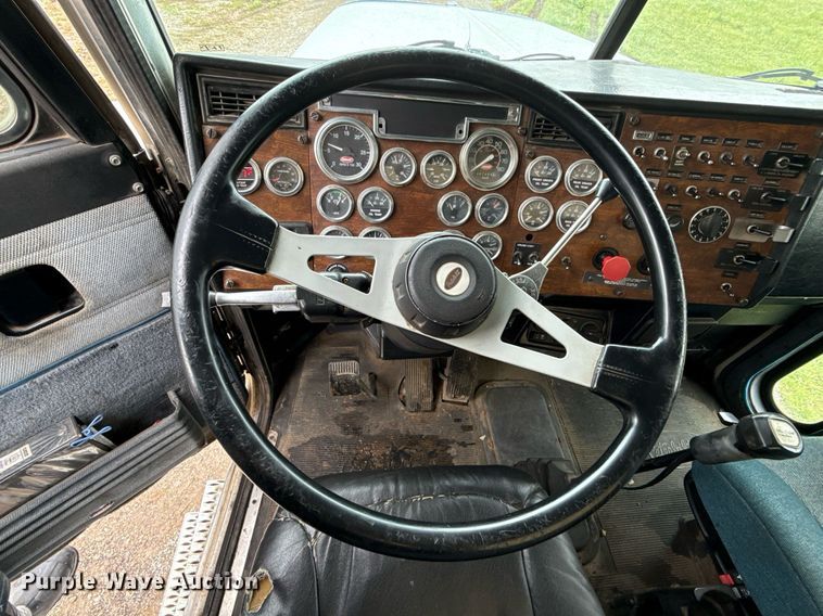 image for item EJ8765 1995 Peterbilt 378 semi truck