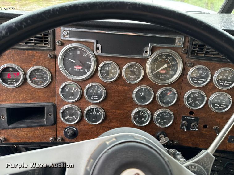 image for item EJ8765 1995 Peterbilt 378 semi truck