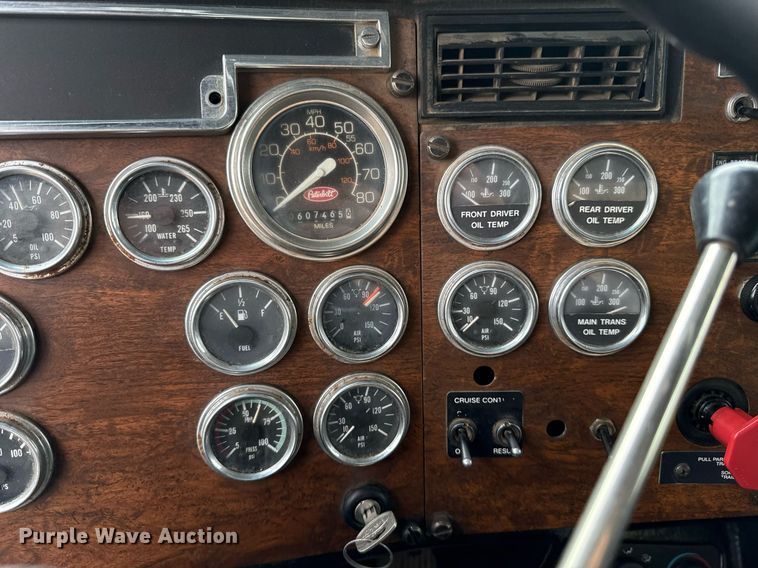 image for item EJ8765 1995 Peterbilt 378 semi truck