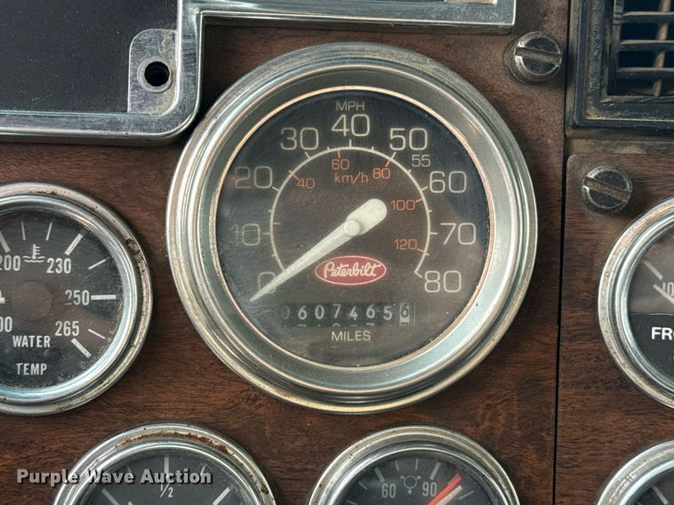 image for item EJ8765 1995 Peterbilt 378 semi truck