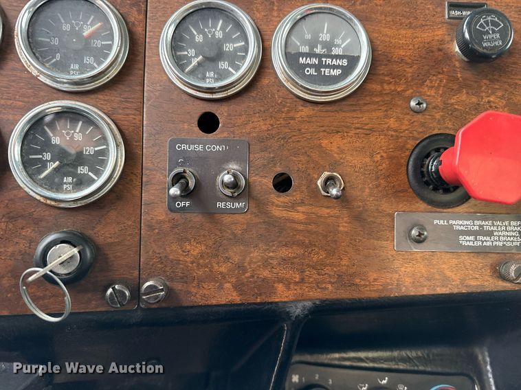 image for item EJ8765 1995 Peterbilt 378 semi truck