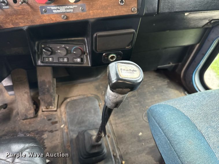 image for item EJ8765 1995 Peterbilt 378 semi truck