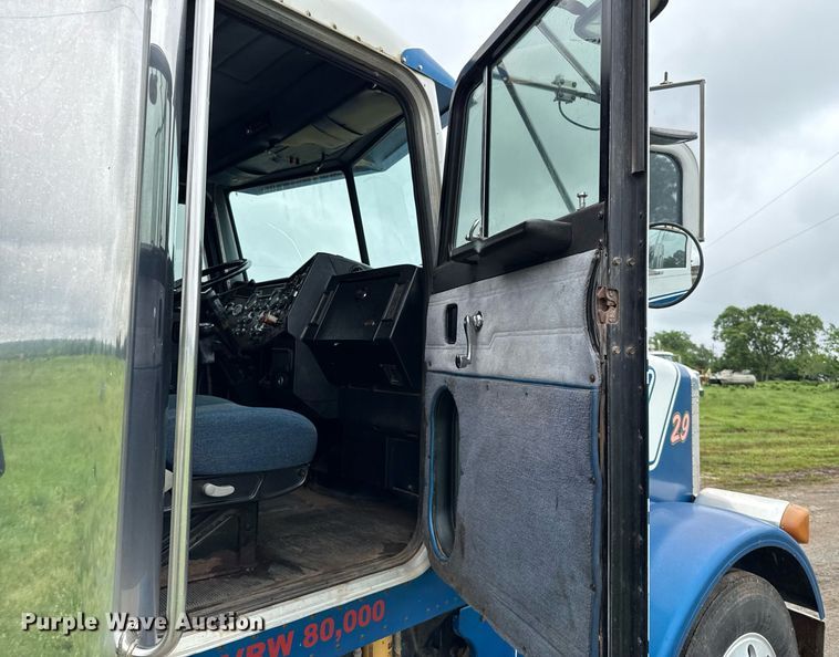 image for item EJ8765 1995 Peterbilt 378 semi truck