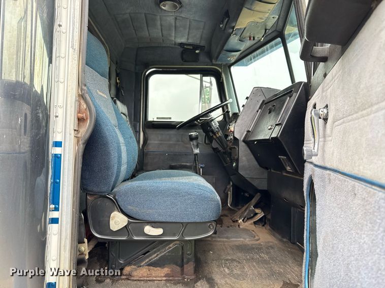 image for item EJ8765 1995 Peterbilt 378 semi truck