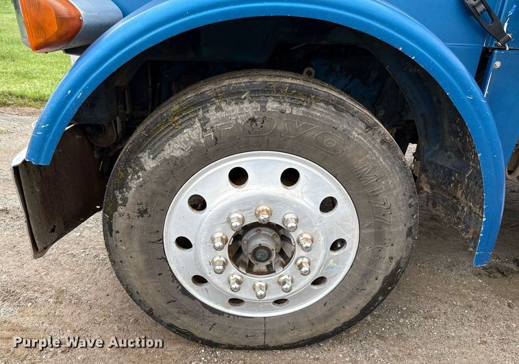 image for item EJ8765 1995 Peterbilt 378 semi truck