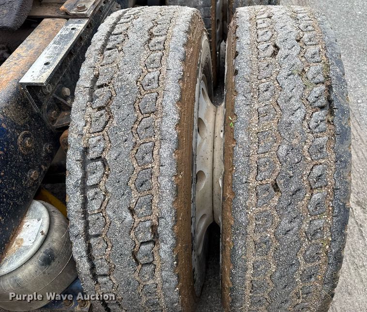 image for item EJ8765 1995 Peterbilt 378 semi truck