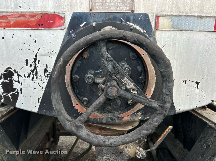 image for item EK2792 1991 Etnyre TR6 tank trailer