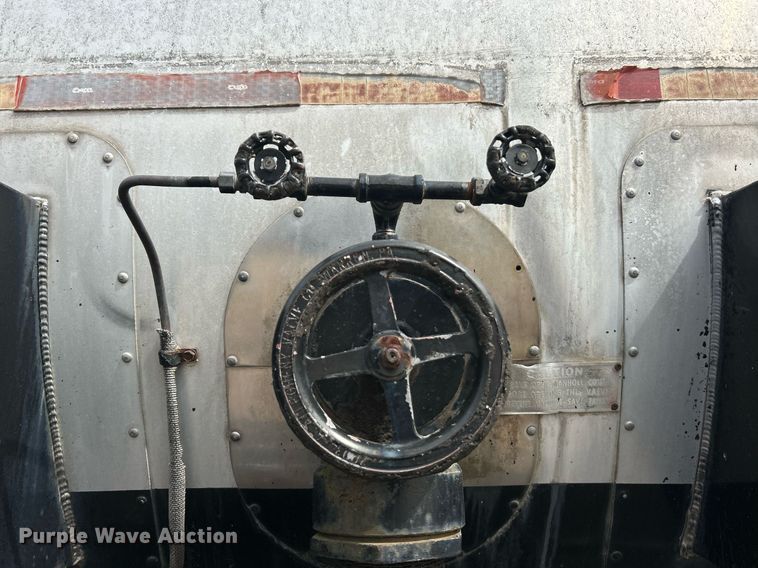 image for item EK2792 1991 Etnyre TR6 tank trailer