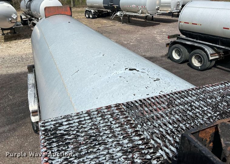 image for item EK2792 1991 Etnyre TR6 tank trailer