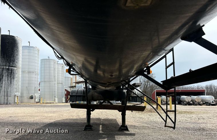 image for item EK2792 1991 Etnyre TR6 tank trailer