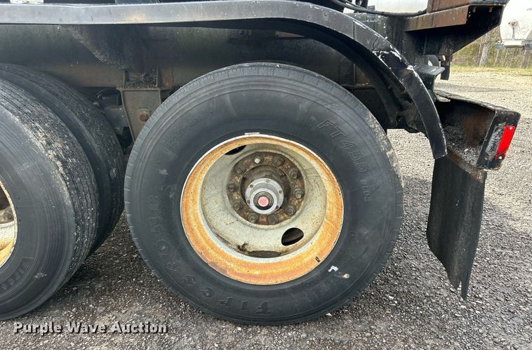 image for item EK2792 1991 Etnyre TR6 tank trailer