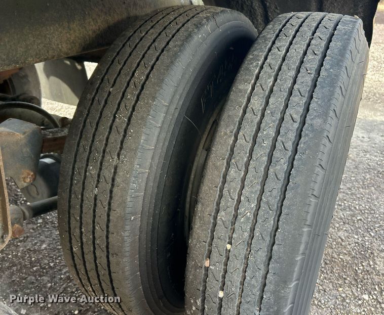 image for item EK2792 1991 Etnyre TR6 tank trailer