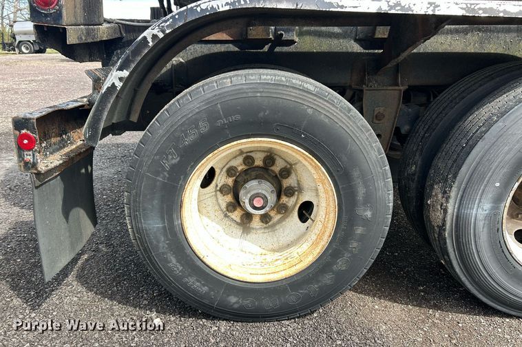 image for item EK2792 1991 Etnyre TR6 tank trailer