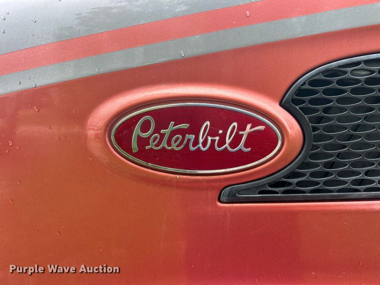image for item EK8078 2020 Peterbilt 579 semi truck