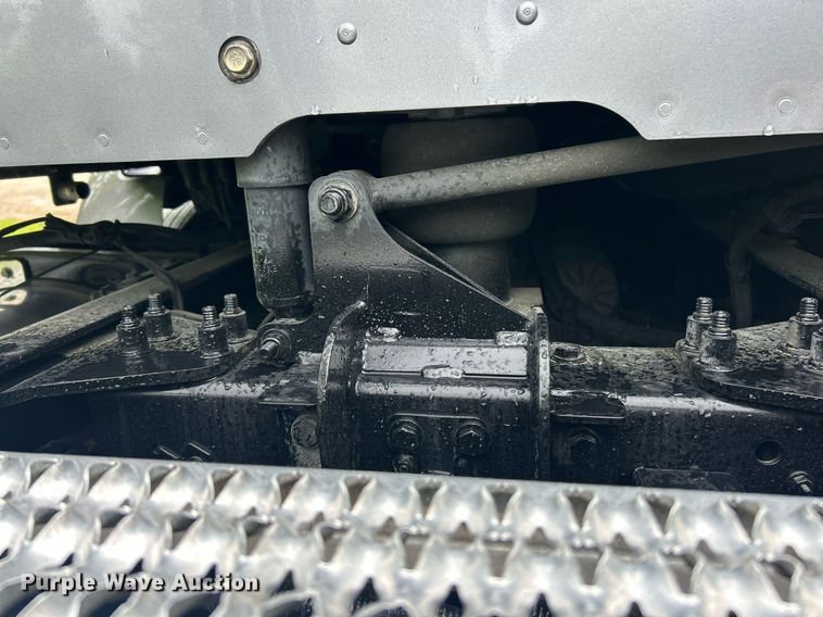 image for item EK8078 2020 Peterbilt 579 semi truck