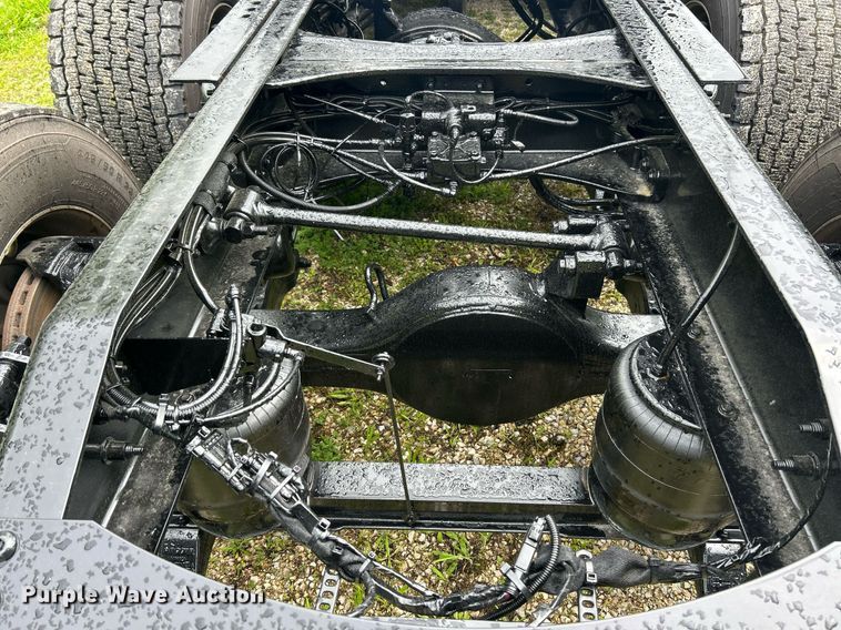 image for item EK8078 2020 Peterbilt 579 semi truck