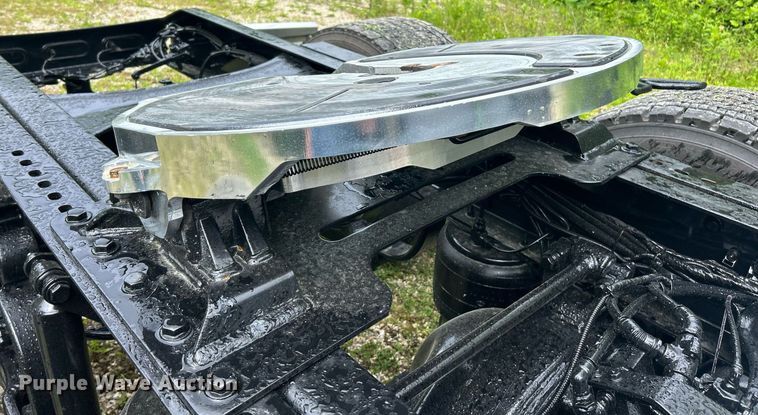 image for item EK8078 2020 Peterbilt 579 semi truck